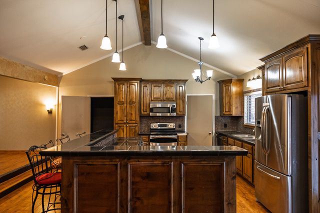 1006 Rikkity Lane, Mt Pleasant, TX 75455