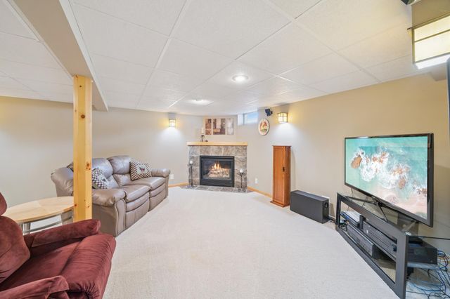 1001 Lincoln Lane, Hudson, WI 54016