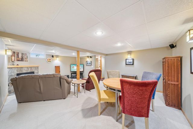 1001 Lincoln Lane, Hudson, WI 54016