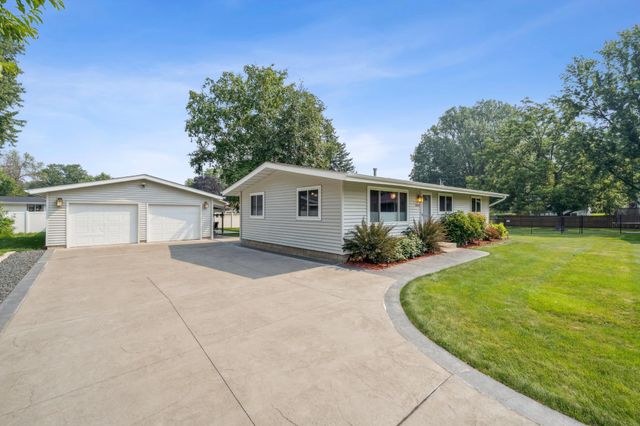1001 Lincoln Lane, Hudson, WI 54016