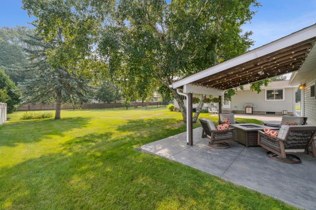 1001 Lincoln Lane, Hudson, WI 54016