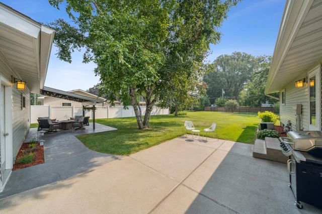 1001 Lincoln Lane, Hudson, WI 54016