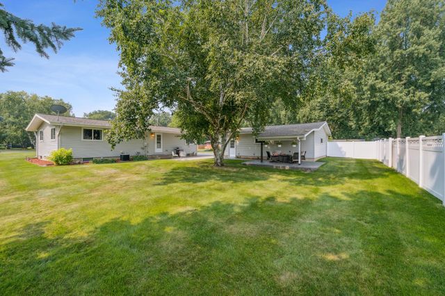 1001 Lincoln Lane, Hudson, WI 54016