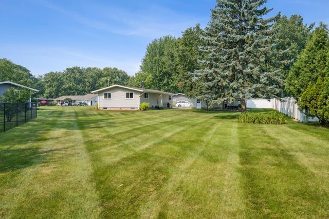 1001 Lincoln Lane, Hudson, WI 54016