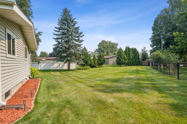 1001 Lincoln Lane, Hudson, WI 54016