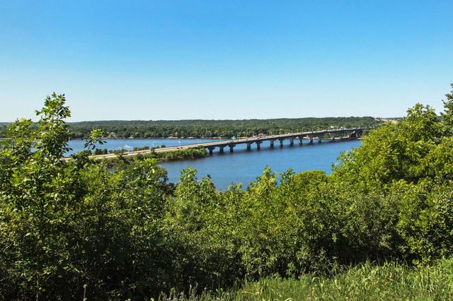 1001 Lincoln Lane, Hudson, WI 54016