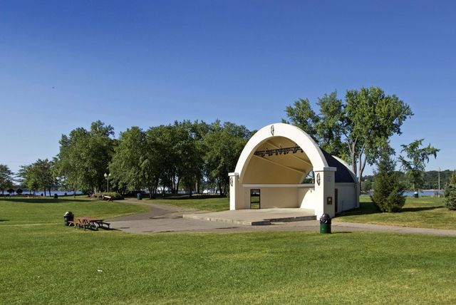 1001 Lincoln Lane, Hudson, WI 54016