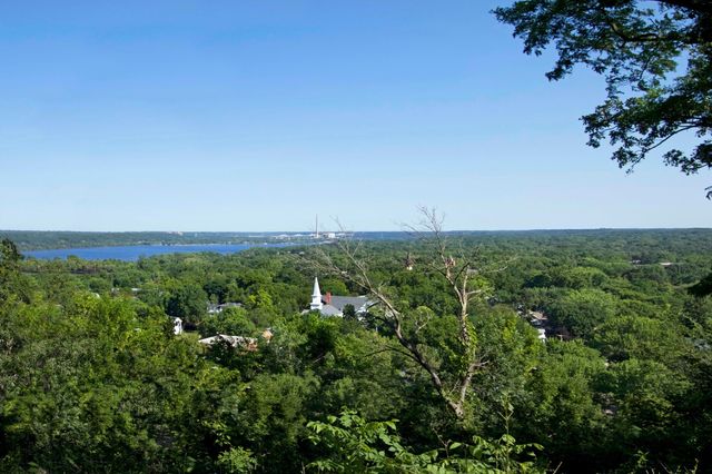 1001 Lincoln Lane, Hudson, WI 54016