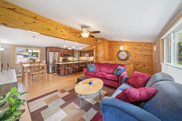 1001 Lincoln Lane, Hudson, WI 54016