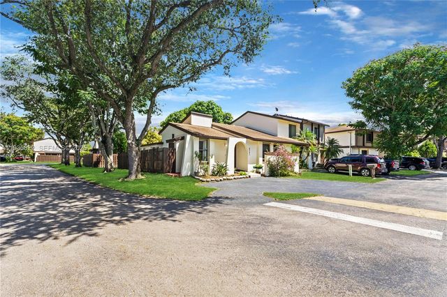 6701 SW 129th Ct, Miami, FL 33183