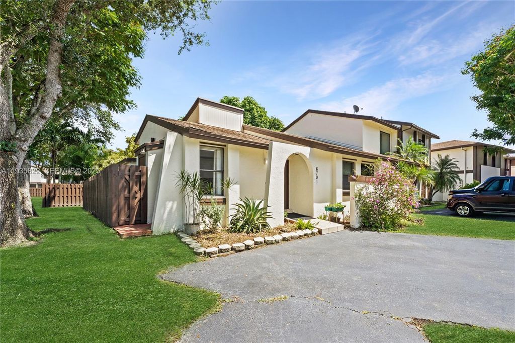 6701 SW 129th Ct, Miami, FL 33183