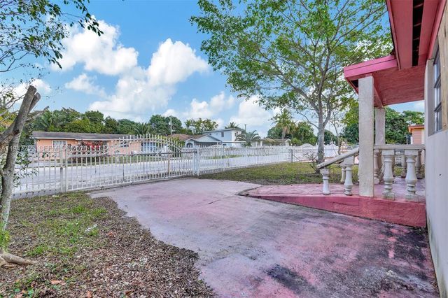 1360 NW 117th St, Miami, FL 33167