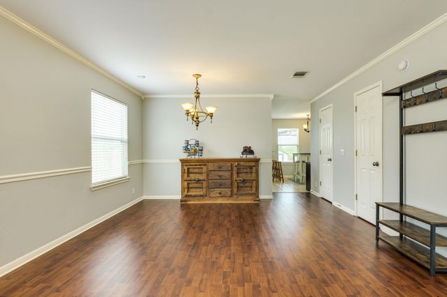 127 Saint Marys DR, Hutto, TX 78634