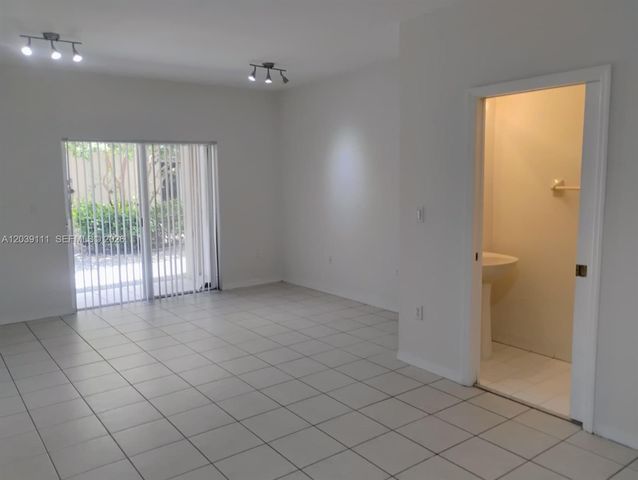 5725 NW 114th Path 107, Doral, FL 33178