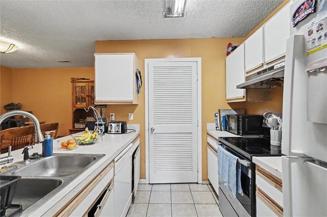 4013 Overland Drive, Lawrence, KS 66049