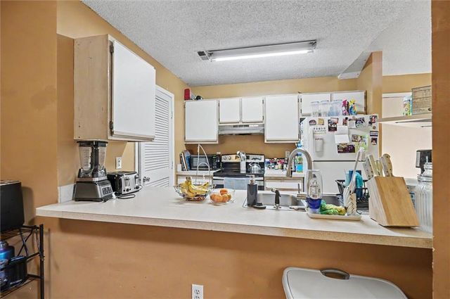 4013 Overland Drive, Lawrence, KS 66049