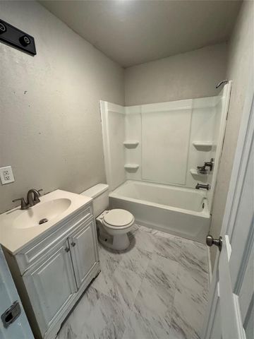 1221 Parkway Street, Baytown, TX 77520