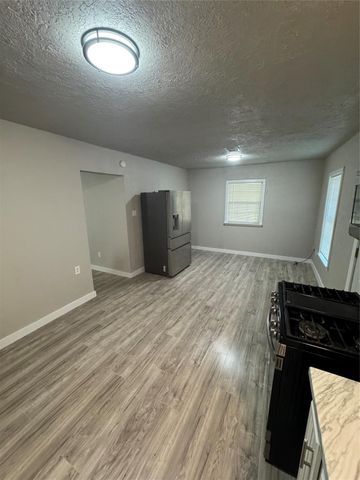 1221 Parkway Street, Baytown, TX 77520