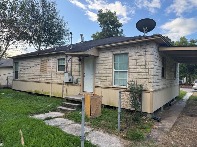 1221 Parkway Street, Baytown, TX 77520