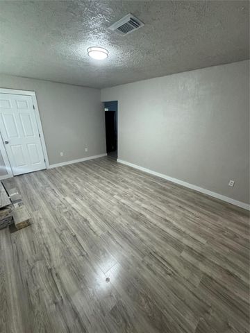 1221 Parkway Street, Baytown, TX 77520