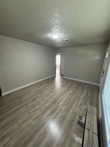 1221 Parkway Street, Baytown, TX 77520