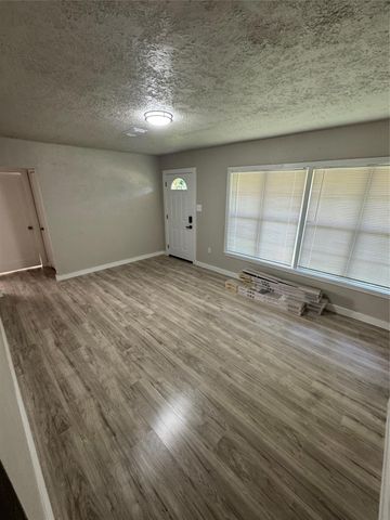 1221 Parkway Street, Baytown, TX 77520