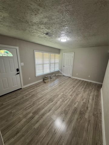 1221 Parkway Street, Baytown, TX 77520
