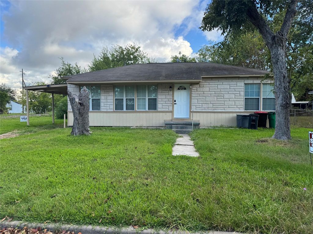 1221 Parkway Street, Baytown, TX 77520