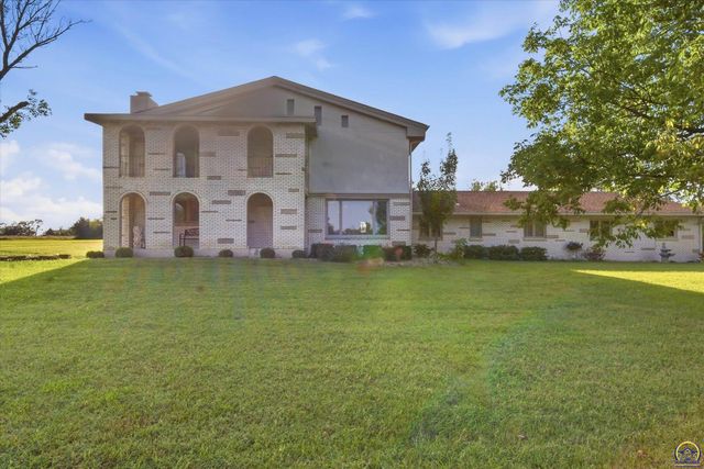 2929 SW Lagito DR, Topeka, KS 66614
