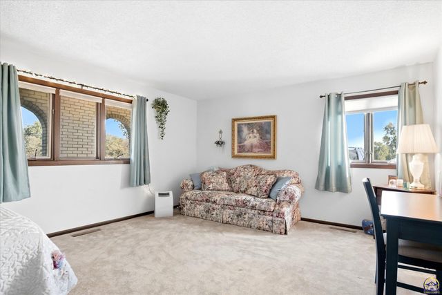 2929 SW Lagito DR, Topeka, KS 66614
