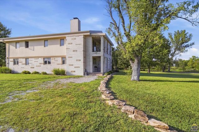 2929 SW Lagito DR, Topeka, KS 66614
