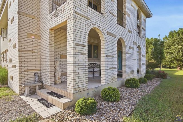 2929 SW Lagito DR, Topeka, KS 66614