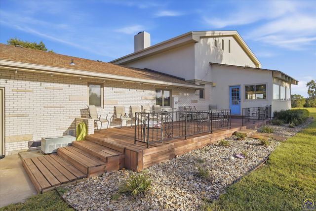 2929 SW Lagito DR, Topeka, KS 66614