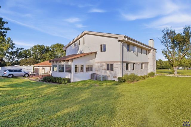 2929 SW Lagito DR, Topeka, KS 66614