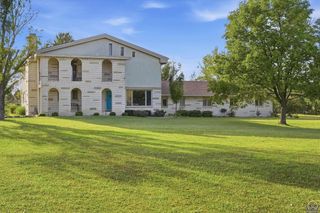 2929 SW Lagito DR, Topeka, KS 66614