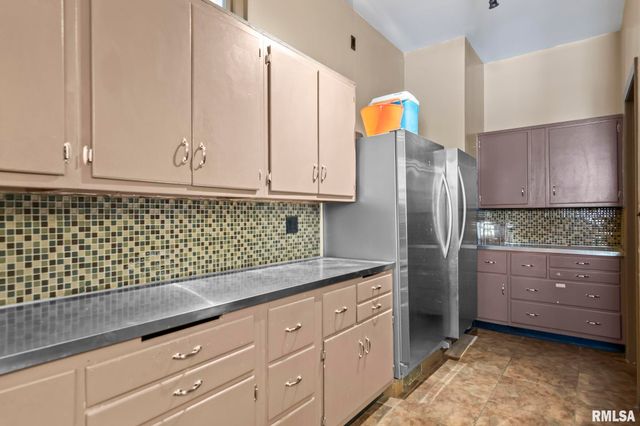 240 N WASHINGTON Street, Taylorville, IL 62568