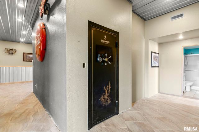 240 N WASHINGTON Street, Taylorville, IL 62568