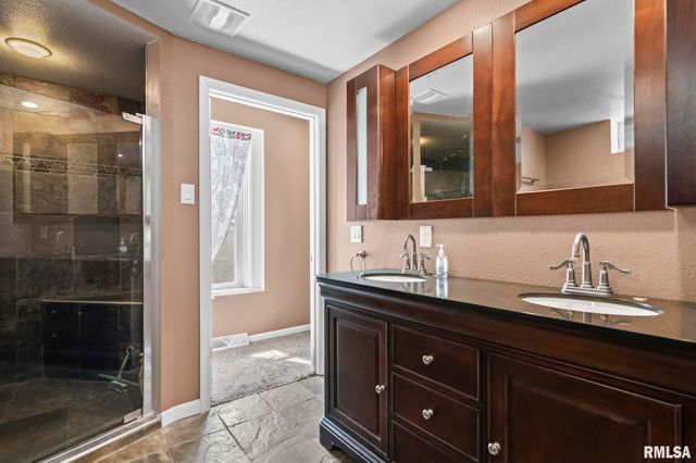 240 N WASHINGTON Street, Taylorville, IL 62568