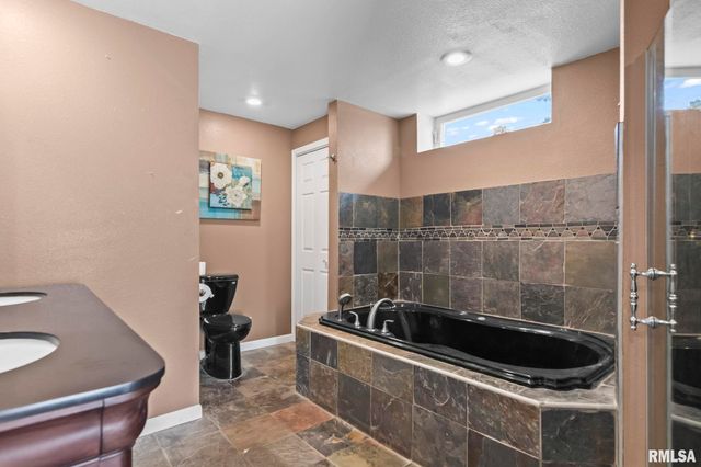 240 N WASHINGTON Street, Taylorville, IL 62568