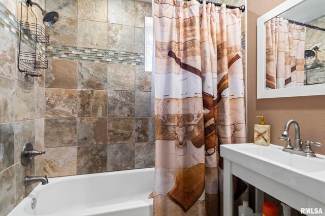 240 N WASHINGTON Street, Taylorville, IL 62568