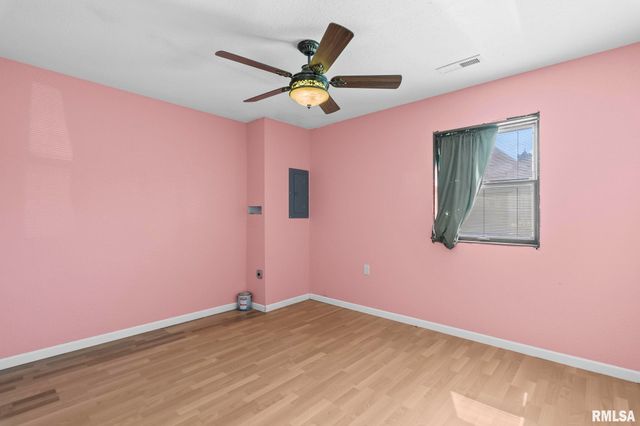 240 N WASHINGTON Street, Taylorville, IL 62568