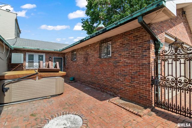 240 N WASHINGTON Street, Taylorville, IL 62568