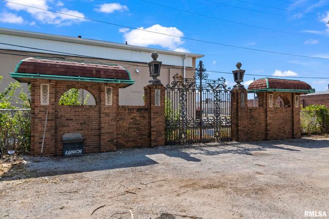 240 N WASHINGTON Street, Taylorville, IL 62568