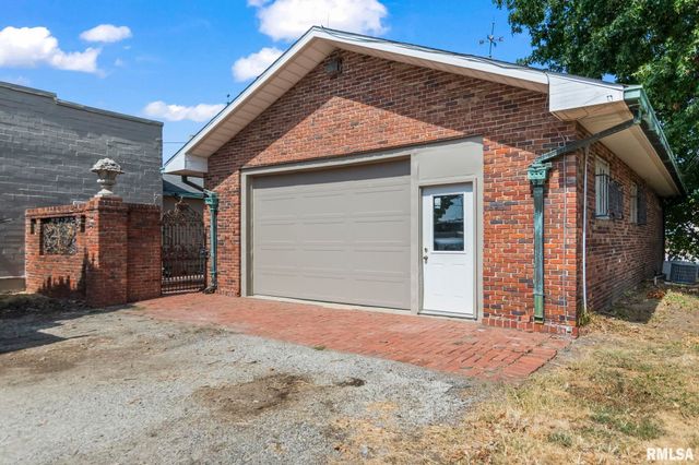 240 N WASHINGTON Street, Taylorville, IL 62568