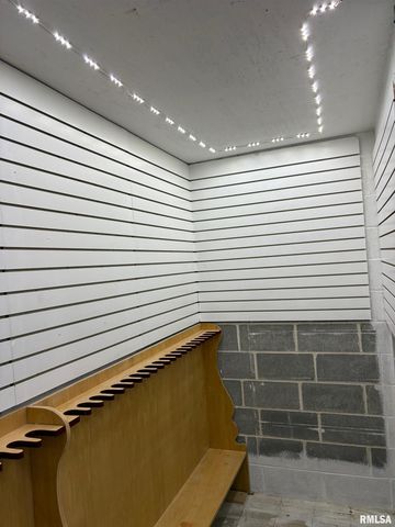 240 N WASHINGTON Street, Taylorville, IL 62568