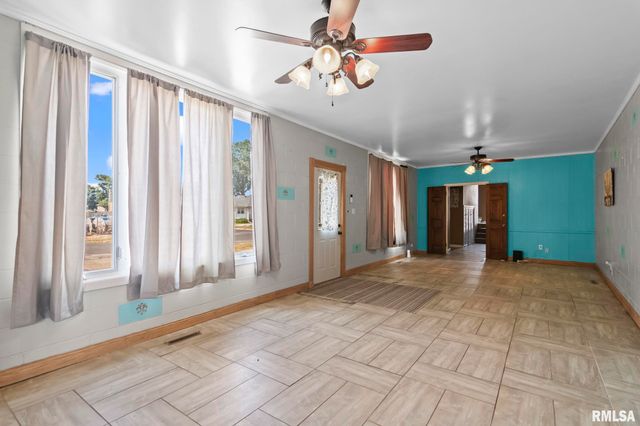 240 N WASHINGTON Street, Taylorville, IL 62568