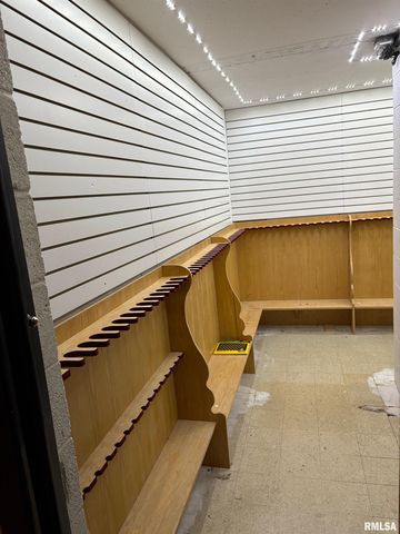 240 N WASHINGTON Street, Taylorville, IL 62568