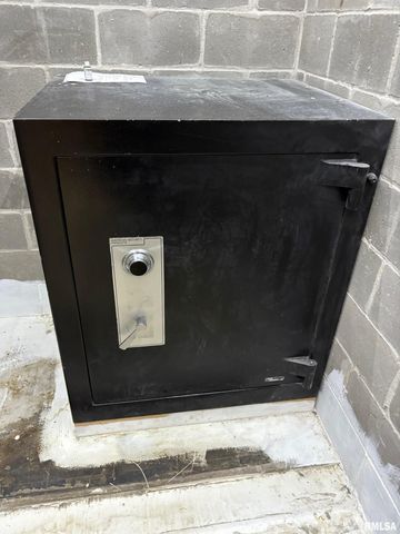 240 N WASHINGTON Street, Taylorville, IL 62568