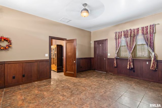 240 N WASHINGTON Street, Taylorville, IL 62568