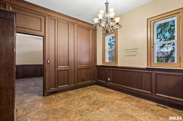 240 N WASHINGTON Street, Taylorville, IL 62568